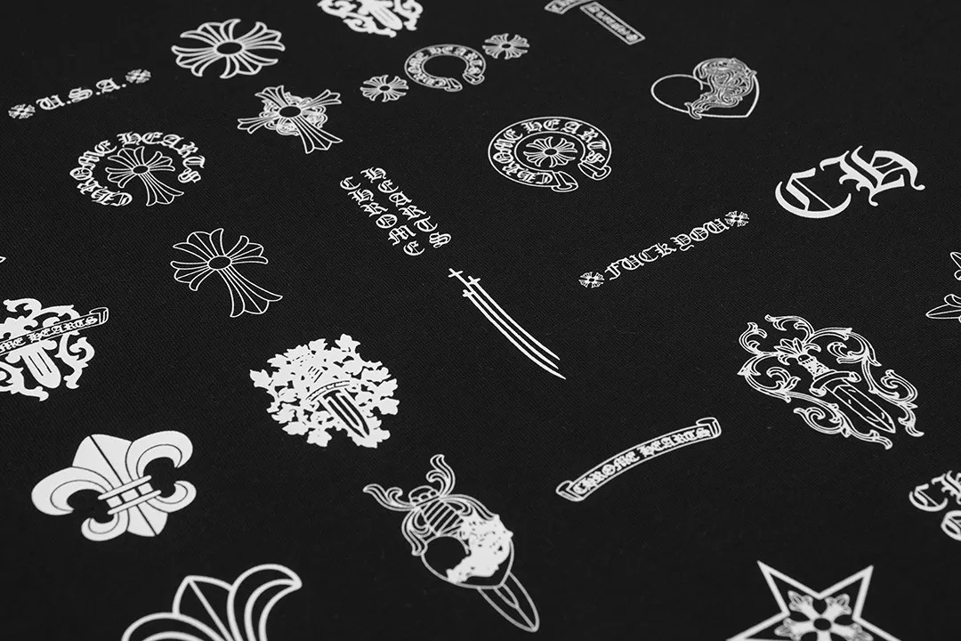 P150 Chrome Hearts Chrome Hearts 2026 official website new brand collection logo, same style for men and women, short-sleeved T-shirt ·Customized 300g 100% double yarn pure cotton fabric ·Dyeing 32 counts double-strand thread ·Collar label, hangtag, main mark and three labels complete Color: Black Size: XS S M L